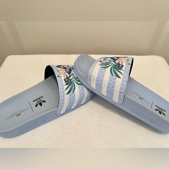 Adidas Adilette Slides - Size 5 Youth / 6.5 Women’s - Picture 2 of 6